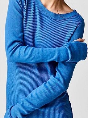 Free People Honey B Long-Sleeve tunic w/ Crew Neck & Thumbholes, Blue. NWOT. LG.